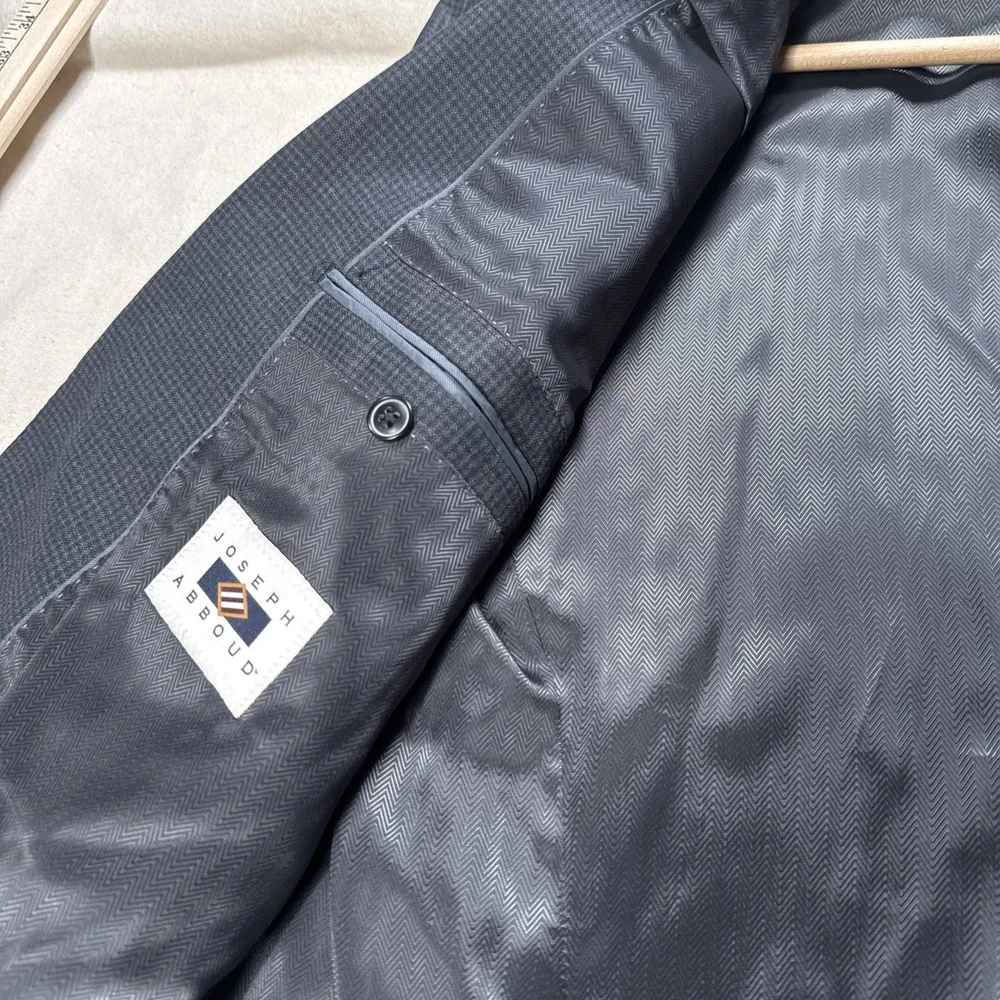 Joseph Abboud small flaw